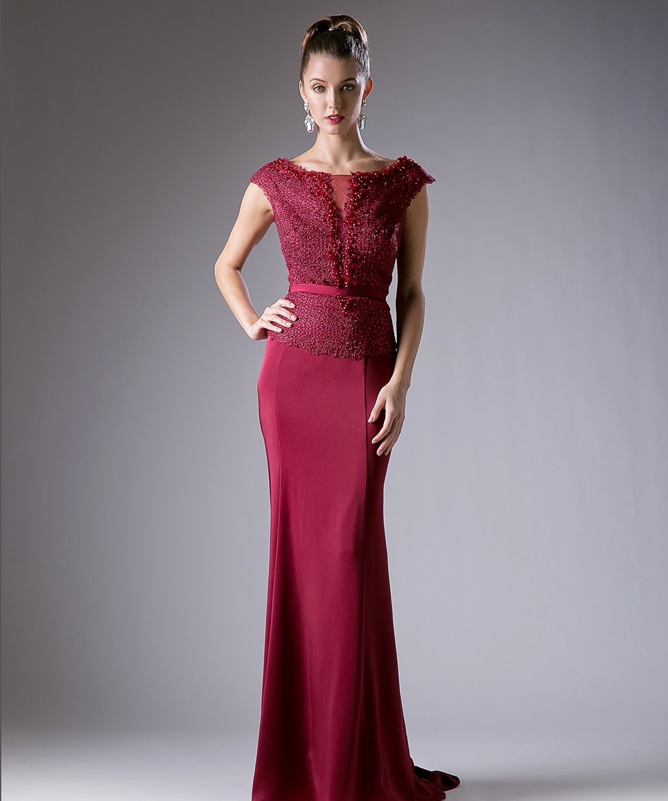 Vestido largo, talla 14, color guinda, corte ceñido, estraple, blusa sobrepuesta con pedrería. EleganzVestidos.net Hermosillo Sonora Mexico 52 662 381 7134